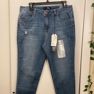 Ankle skinny blue jeans size 14. New with tags